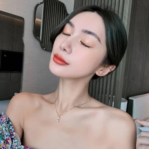 The Korean Gold Plated #Hourglass Pendant Necklace - Picture 5 of 7